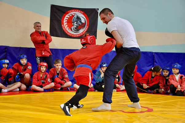 Дмитрий Пирог провел мастер-класс по самбо в Краснодарском крае